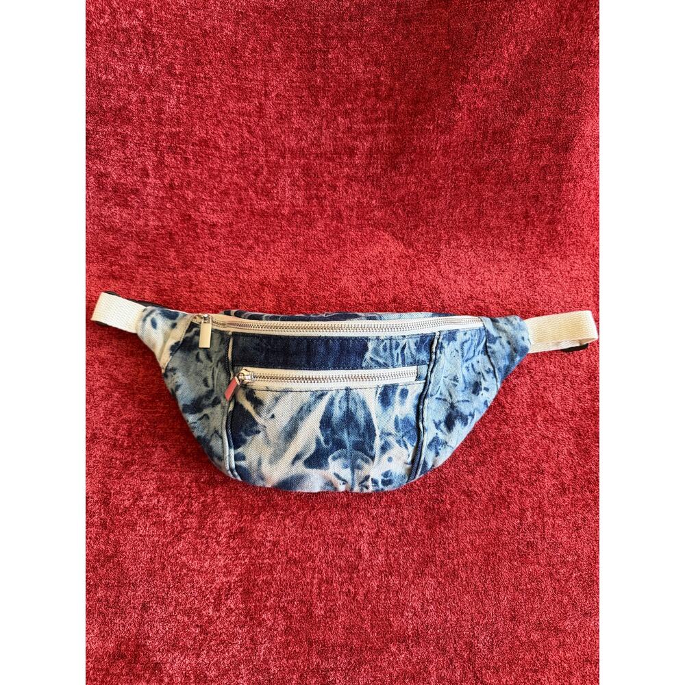 Vintage-looking 80’s/90’s Acid Wash Denim Fanny Pack/ Retro Bumbag